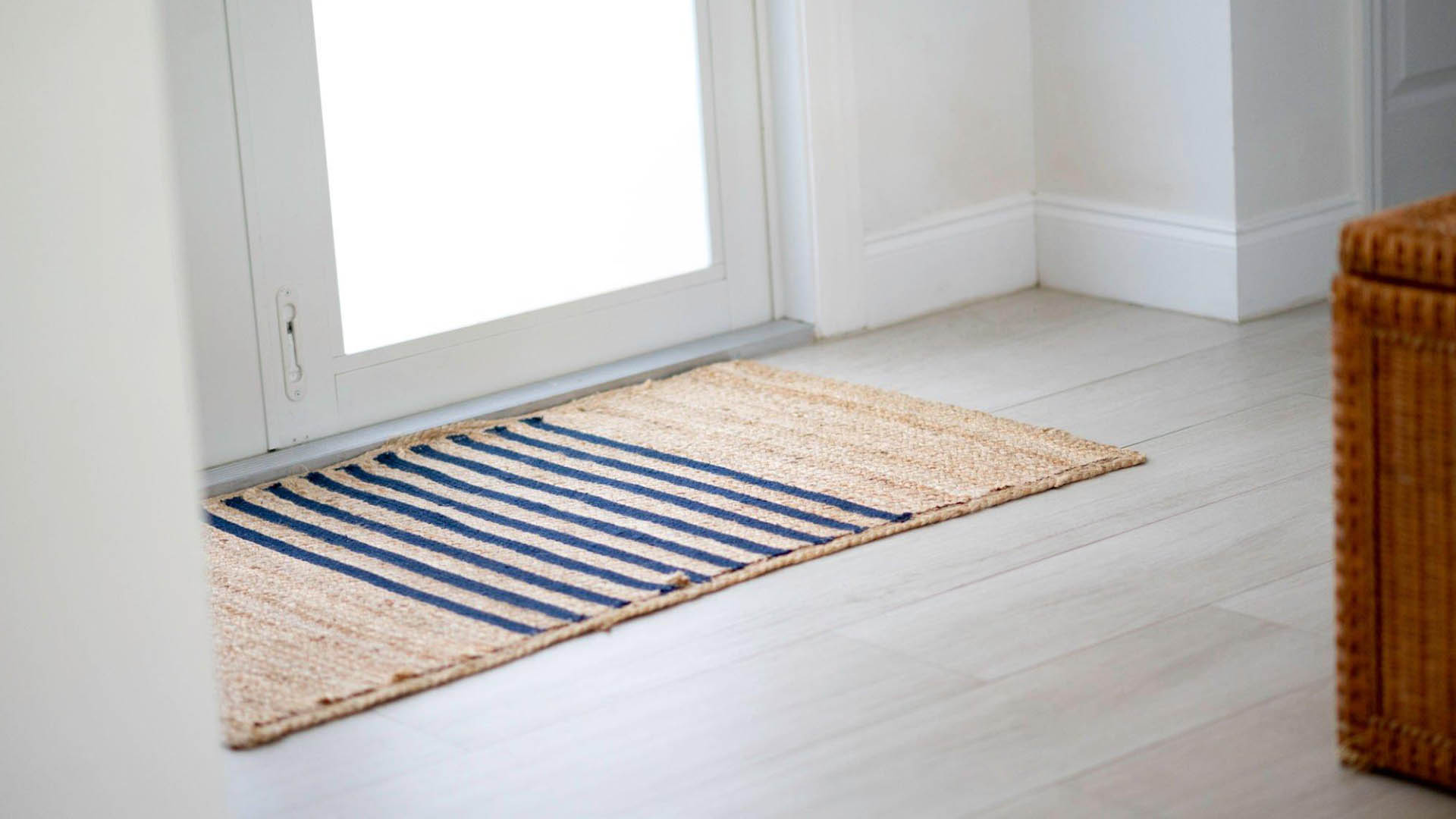 https://www.doormat.net.au/product_images/uploaded_images/examining-indoor-and-outdoor-mat-differences.jpg